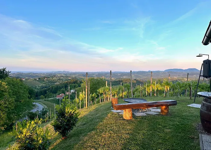 Holiday House Tomajna