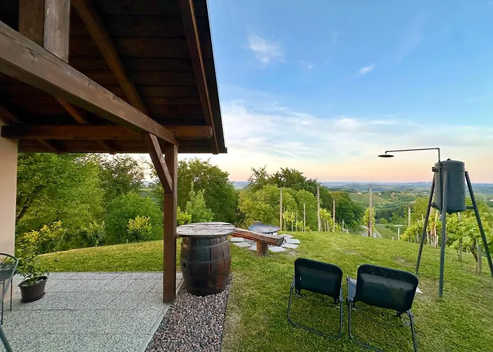 Holiday House Tomajna