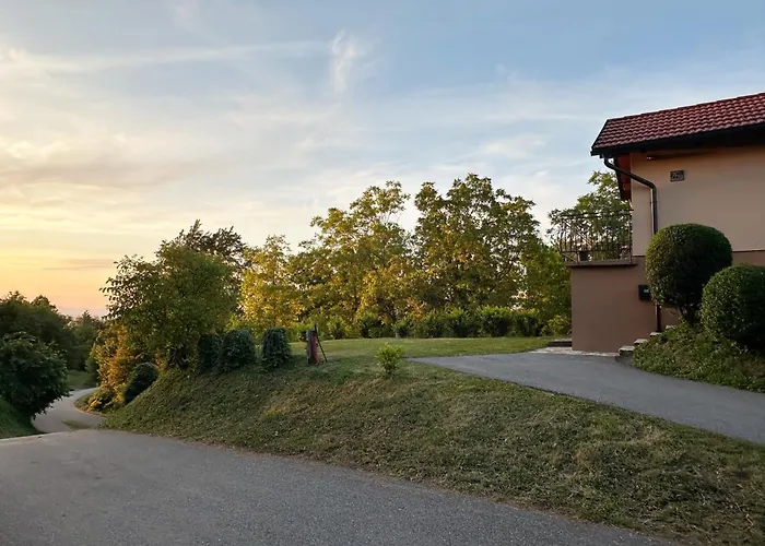 Holiday House Tomajna